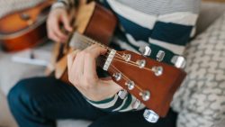 Combien coûte apprendre la guitare ?